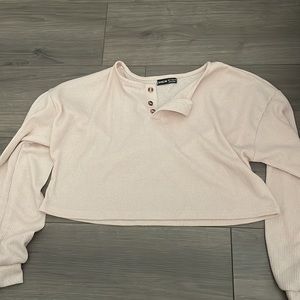 Cropped long sleeve shirt.